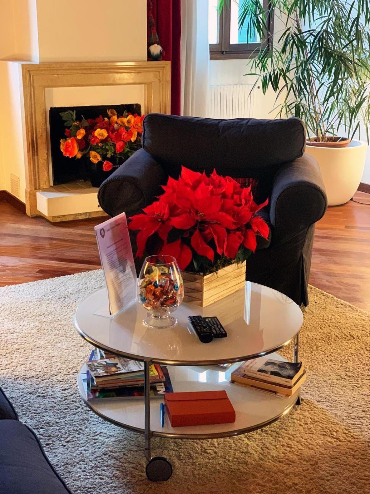 Elegant Terrace Apartment Near Piazza San Marco Last Floor No Lift Venice Exterior photo
